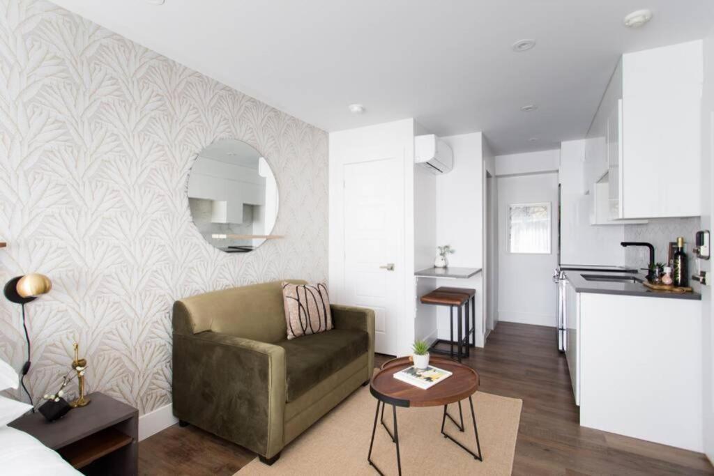 Wonderful In Little Italy With Full Bath By Den * Montréal